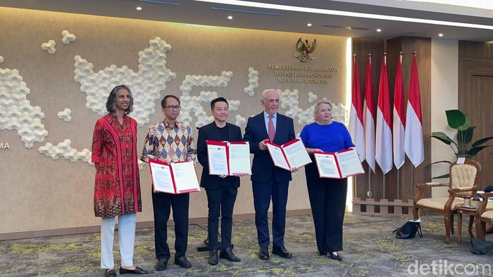 Pemerintah menggandeng Royal Melbourne Institute of Technology (RMIT) dan dua pelaku bisnis di Indonesia dalam bidang pendidikan yaitu Infinite Learning dan Inovate dalam rangka membuat pelatihan dalam membangun keamanan siber.