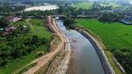 Penampakan dari Udara Pembangunan Tanggul Pengendali Banjir di Padang