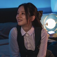 Sebelum penayangannya, tim produksi drama Korea Friendly Rivalry membagikan adegan Hyeri beradegan ciuman dengan aktris yang menjadi lawan mainnya, Woo Seul Gi di bath tub. Adegan tersebut sontak viral menuai perdebatan di tengah publik. Foto: dok. Instagram @xplusu.series