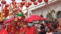 Perayaan Cap Go Meh berlangsung meriah di Kota Cirebon, Jawa Barat. Acara tersebut disambut dengan begitu antusias masyarakat di Kota Udang.