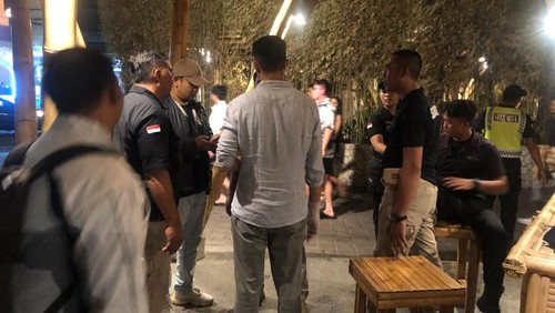 Polisi mendatangi Finns Beach Club usai keributan bule versus sekuriti, Selasa (11/2/2025) malam.