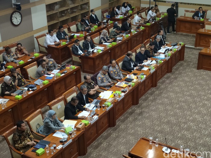 Polri berbicara di rapat Komisi III DPR soal efisiensi anggaran, 12 Februari 2025. (Dwi Rahmawati/detikcom)