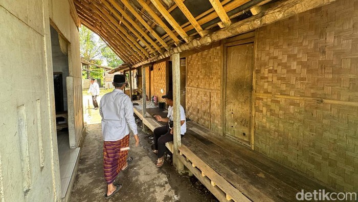 Ponpes Riyadus Solihin masih berdiri dan digunakan santri. Ponpes di Kabupaten Serang ini sempat dinarasikan dirusak saat polisi tangkap pembakar kandang ayam. (Bahtiar R/detikcom)