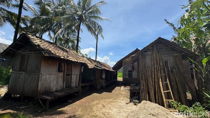 Ponpes Riyadus Solihin masih berdiri dan digunakan santri. Ponpes di Kabupaten Serang ini sempat dinarasikan dirusak saat polisi tangkap pembakar kandang ayam. (Bahtiar R/detikcom)