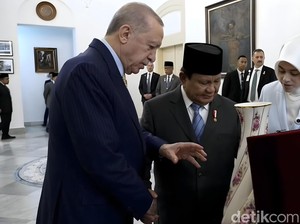 Prabowo dan Erdogan Saling Beri Cindera Mata: Senapan Serbu hingga Vas