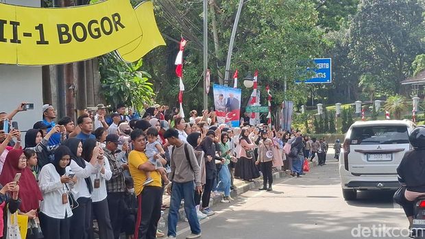 Presiden Prabowo Subianto dijadwalkan menerima kunjungan Presiden Turki Recep Tayyip Erdogan di Istana Bogor. Warga dan pelajar di Bogor bersiap menyambut. (M Sholihin/detikcom)