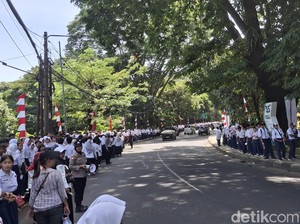 Pelajar dan Warga Antusias Sambut Presiden Turki Erdogan ke Istana Bogor