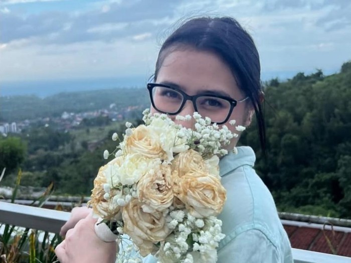 Prilly Latuconsina dan Omara Esteghlal