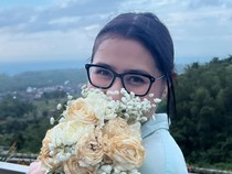 Video: Prilly Latuconsina Pamer Dapat Bunga Pengantin Angga-Shenina Cinnamon