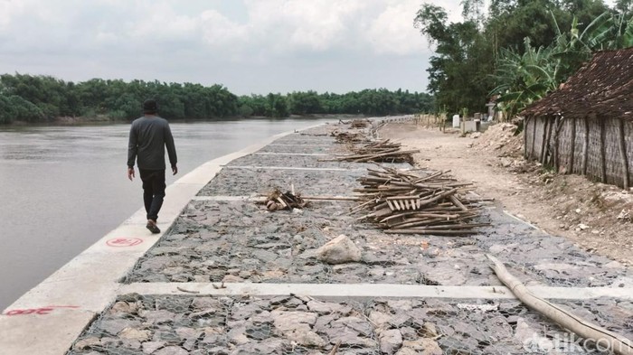 proyek rp 40 miliar di bojonegoro yang tidak ambruk