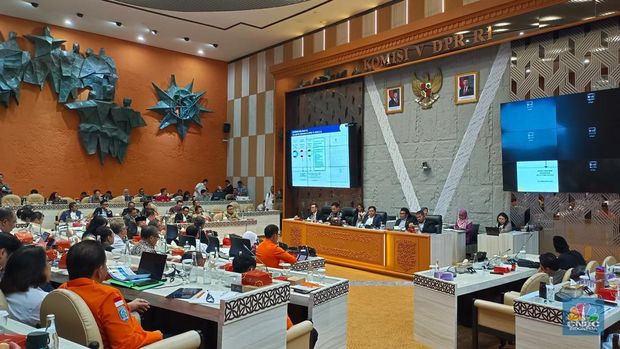 Raker Komisi V DPR dengan Menteri PU Dody Hanggodo. (CNBC Indonesia/Martyasari Rizky)