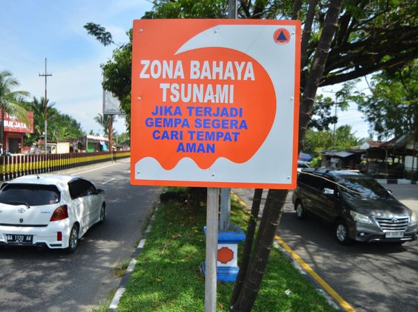 Rambu Zona Bahaya Tsunami Dipasang di Padang