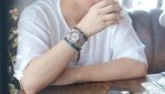 Intip Gaya Keren Rangga Moela Saat Ngopi di Kafe