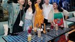Intip Gaya Keren Rangga Moela Saat Ngopi di Kafe