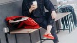 Intip Gaya Keren Rangga Moela Saat Ngopi di Kafe