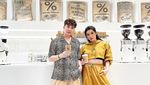 Intip Gaya Keren Rangga Moela Saat Ngopi di Kafe