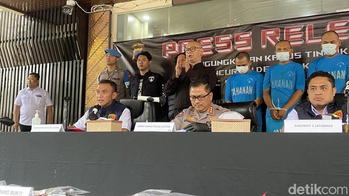 Rilis kasus perampokan juragan sembako Pati di Mapolda Jateng, Rabu (12/2/2025).