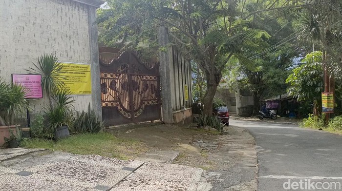 Rumah narapidana kasus korupsi di Semarang, Agus Hartono, di Jalan Kagok II, Candisari, Kota Semarang, yang akan dilelang, Rabu (12/2/2025).