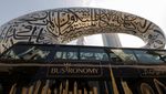 Sensasi Makan Sambil Keliling Dubai dengan Bus Tingkat