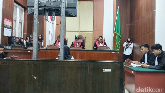 Sidang kasus calo akpol RP 4,9 miliar di PN Makassar.