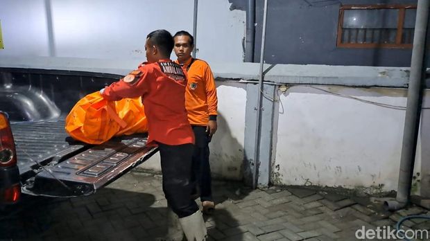 Temuan kepala dibawa ke kamar jenazah RSUD Jombang