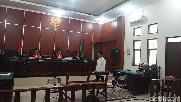 Terdakwa Sahru, eksekutor pemburu badak jawa (Aris Rivaldo/detikcom)