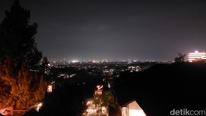 The Valley Bistro Cafe di Bandung.