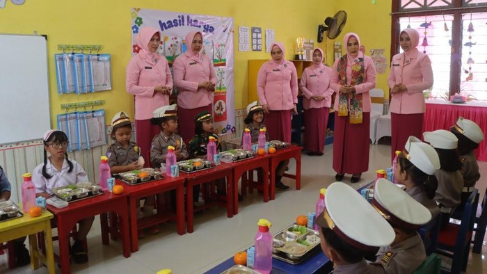 Wakil Ketua Bhayangkari Daerah Jawa Timur Vitha Pasma Royce