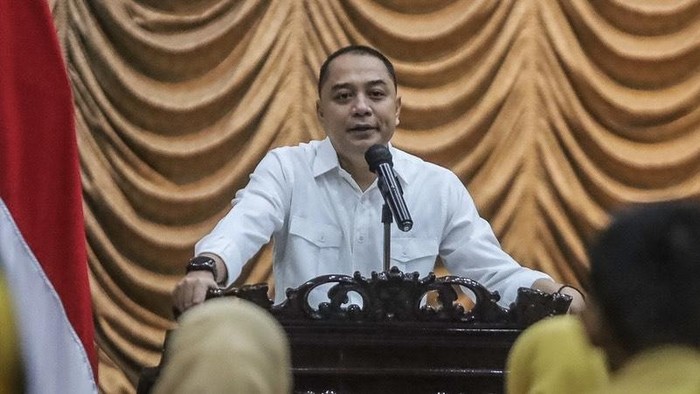 Walkot Eri saat memberingan pengarahan soal larangan kegiatan di luar program Pemkot.