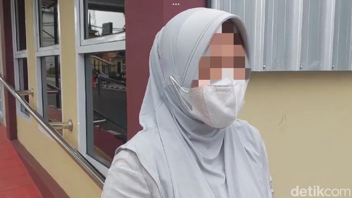 Wanita di Palembang melapor ke polisi usai ditelepon OTK-dijanjikan komisi hingga rugi jutaan rupiah.