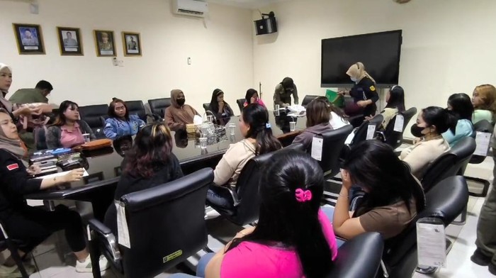 15 wanita diduga PSK diamankan saat razia warung remang-remang di Bogor (dok.Satpol PP)