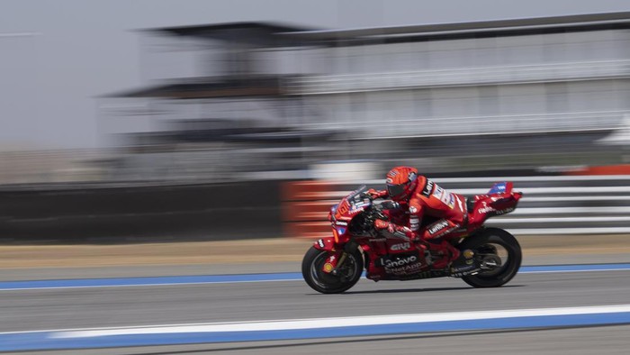 BURIRAM, THAILAND - FEBRUARY 12: Marc Marquez of Spain and  Ducati Lenovo Team heads down a straight during the Thailand MotoGP Test at Chang International Circuit on February 12, 2025 in Buriram, Thailand. (Photo by Mirco Lazzari gp/Getty Images)