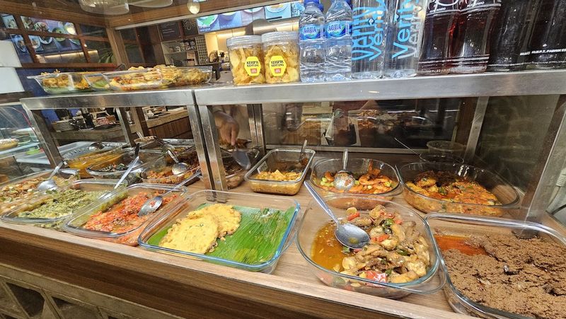 5 Warteg Kekinian Buat Makan Enak, Nyaman, dan Murah