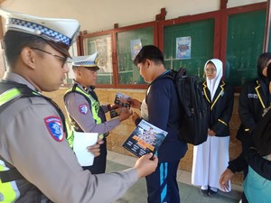 Pelajar di Bojonegoro Diberi Edukasi Keselamatan Berkendara