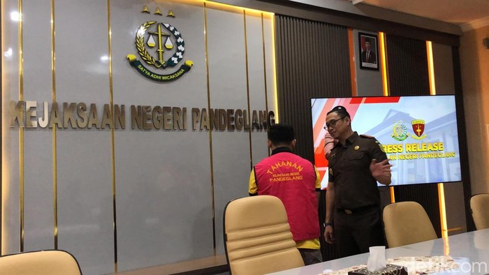 Arifin, tersangka kasus dugaan korupsi bantuan sosial pendidikan.