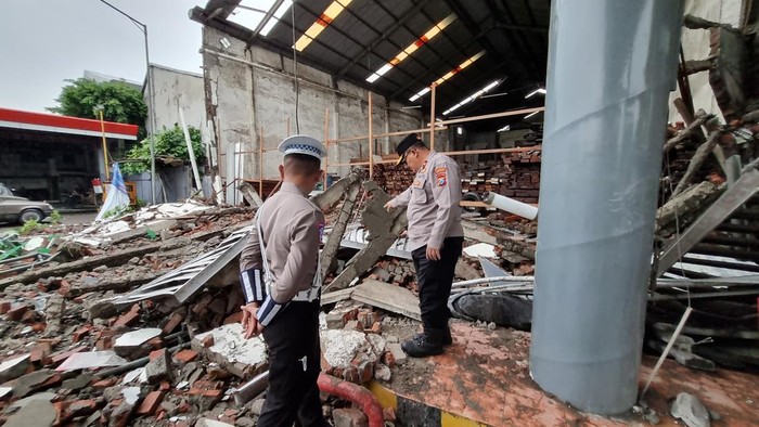Bangunan rusak Surabaya