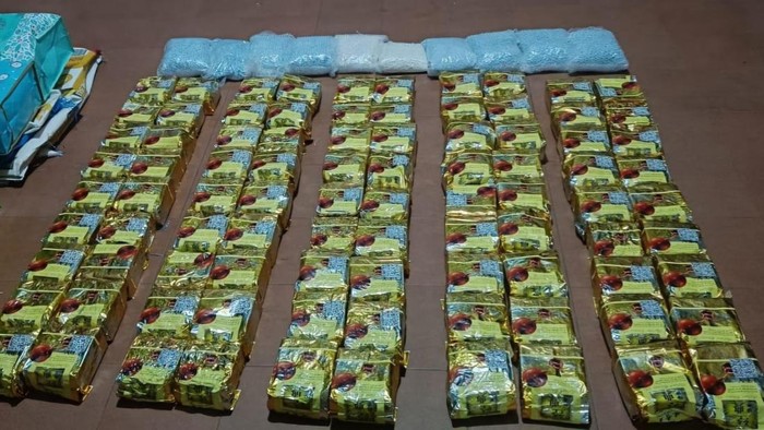 Barang bukti sabu dan ekstasi yang disita polisi. (Dok Polda Riau)