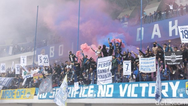 Api Semangat di GBLA Jelang Lawan Persija