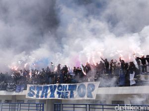 Bentuk Cinta Kuburan Band untuk Persib dan Bobotoh