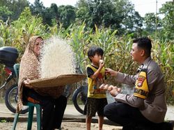 Brigadir Riefky Gagas 1 Day 1 Egg Turunkan Angka Stunting di Desa Mamuju