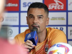 Persija Tanpa 2 Pilar, Carlos Pena Minta Semua Pemain Unjuk Gigi