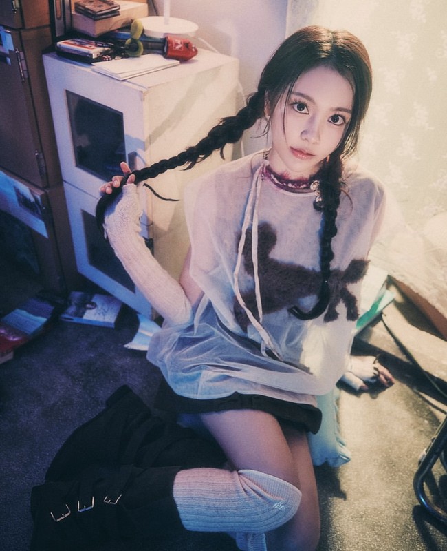 Nyoman Ayu Carmenita tak hanya menjadi perbincangan di Tanah Air sebagai idol KPop asal Indonesia pertama yang debut di bawah naungan SM Entertainment. Gadis asal Bali itu juga menarik perhatian netizen Korea karena paras cantiknya. Foto: dok. Instagram @hearts2hearts