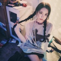 Nyoman Ayu Carmenita tak hanya menjadi perbincangan di Tanah Air sebagai idol KPop asal Indonesia pertama yang debut di bawah naungan SM Entertainment. Gadis asal Bali itu juga menarik perhatian netizen Korea karena paras cantiknya. Foto: dok. Instagram @hearts2hearts