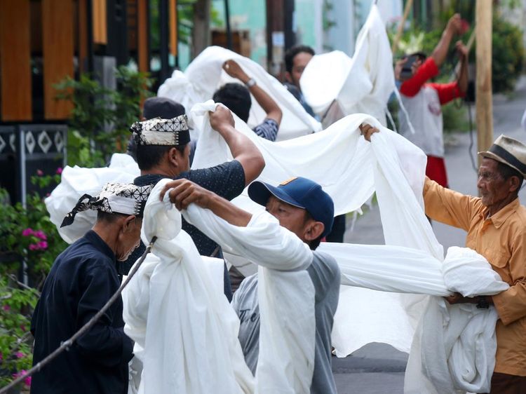 Cuci Kain Kafan Jadi Tradisi Jelang Ramadan Suku Osing