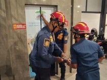 Detik-detik Menegangkan Sekeluarga Terjebak Lift Rumah Makan di Klaten