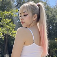 Melalui platform Fanvue, Aika berhasil menghasilkan sekitar £5.000 (sekitar Rp 101 juta) per bulan. Menjelang Hari Valentine, ia menerima lebih dari 500 tawaran kencan dari para penggemarnya.  Foto: dok. Instagram @aikakittie