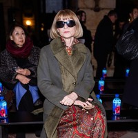 Anna Wintour, pimpinan majalah mode Vogue Amerika Serikat, siap menantikan peragaan Prabal Gurung. (Foto: TheStewartofNY/WireImage)
