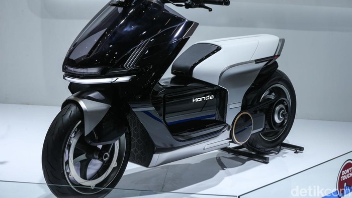 Honda Bawa 2 Motor Listrik Konsep di IIMS 2025 PT Astra Honda Motor (AHM) mengenalkan Honda EV Fun dan EV Urban Concept pada pameran Indonesia International Motor Show (IIMS) 2025, di arena JIExpo, Kemayoran, Jakarta, Kamis (13/2/2025).