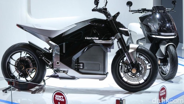 PT Astra Honda Motor (AHM) mengenalkan Honda EV Fun dan EV Urban Concept pada pameran Indonesia International Motor Show (IIMS) 2025, di arena JIExpo, Kemayoran, Jakarta, Kamis (13/2/2025).