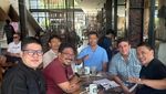 Intip Keseruan Hotman Paris Saat Ngopi hingga Santai di Beach Club